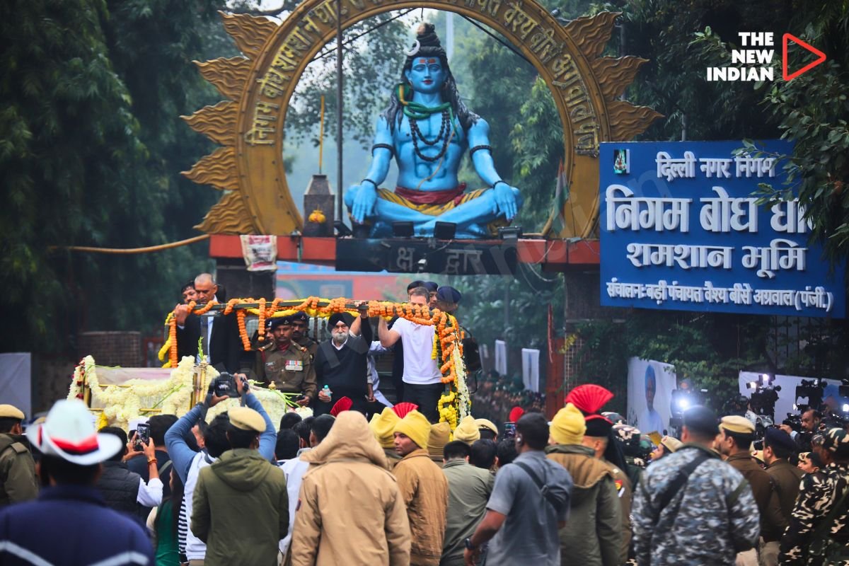 Nation bids farewell to Former PM Manmohan Singh with state honours. (Photo by Sumit Kumar)