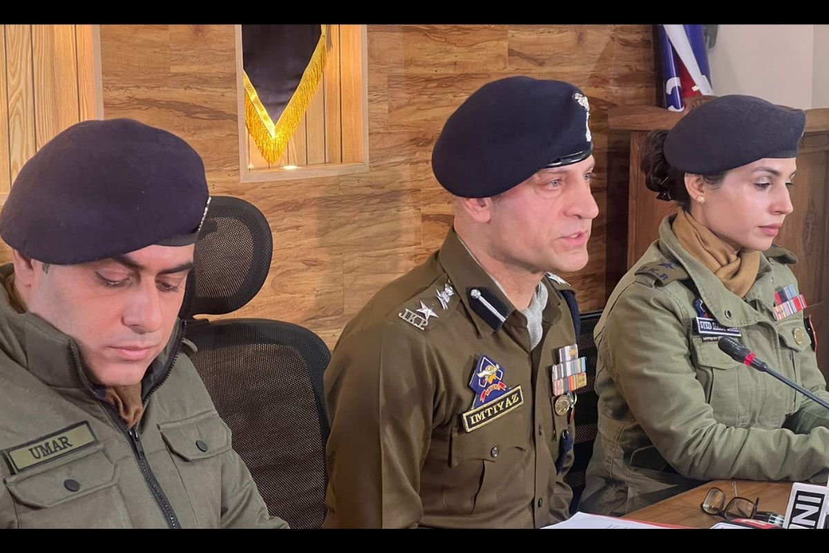 In a major breakthrough against drug smuggling, Srinagar Police intercepted a narcotics consignment, arresting two individuals and seizing 8 kilograms of heroin.