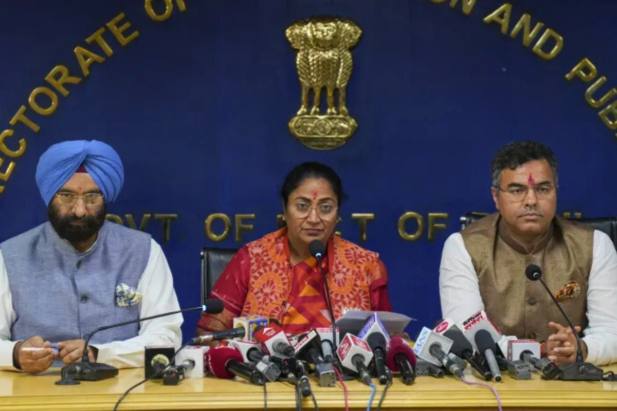 Rekha Gupta to hold key meeting on roads and water supply today.