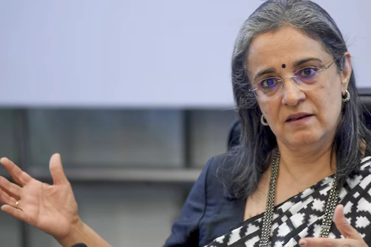 Bombay HC stays FIR against ex-SEBI chief Madhabi Puri Buch, citing lack of detailed consideration.