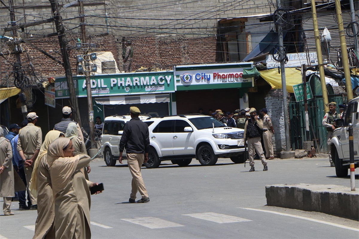 HM cavalcade while entering GMC Anantnag